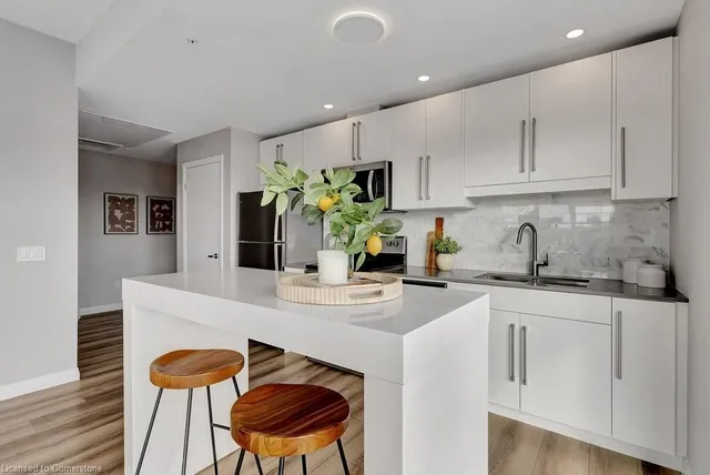 Additional image 10 of 60 Charles St Unit 805