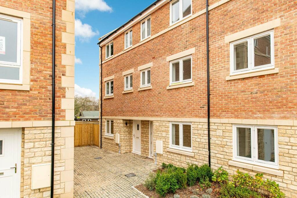 Polebarn Road, Trowbridge, BA14