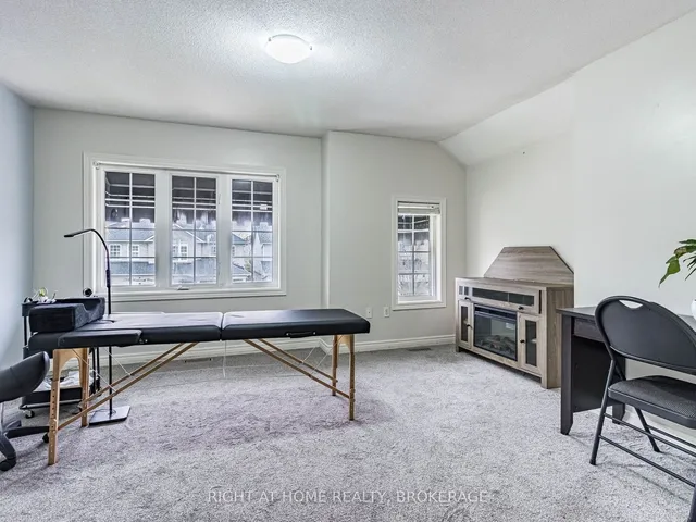 Additional image 27 of 1084 Holdsworth Cres