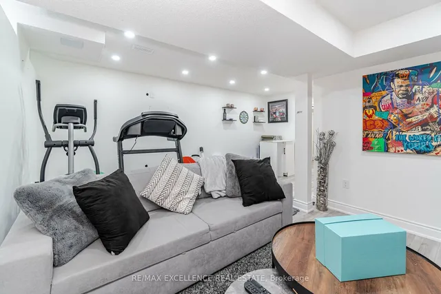 Additional image 17 of 15 Davenfield Circ