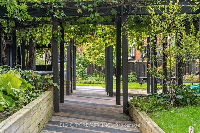 Additional image 23 of 570 Wellington St Unit 12B