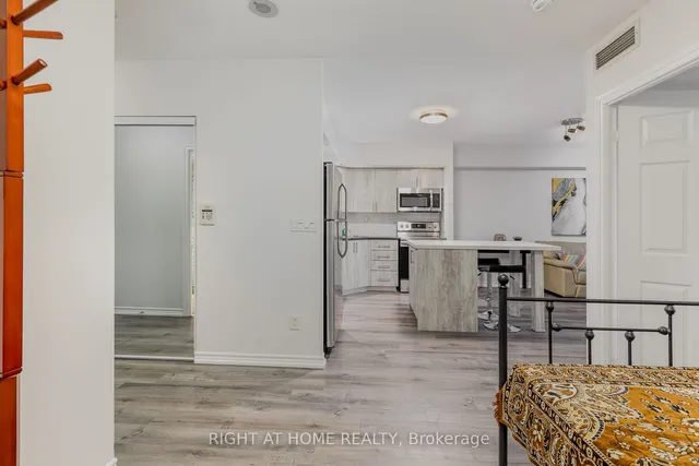 Additional image 12 of 250 Wellington St Unit 1537