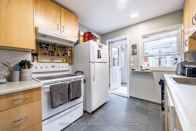 Additional image 11 of 462&464 Sammon Ave