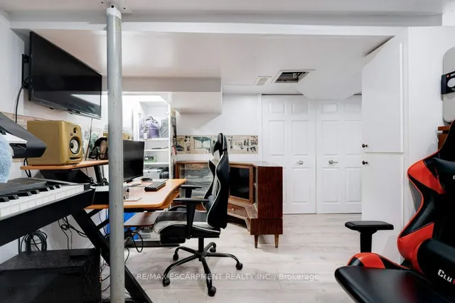 Additional image 24 of 139 West 3rd St