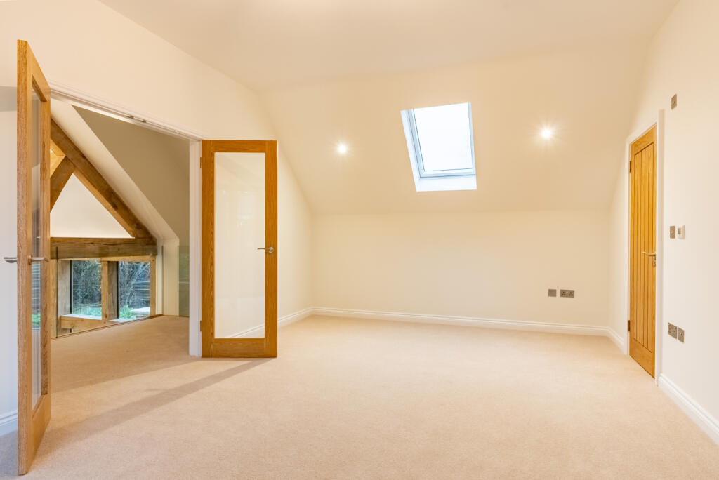 Additional image 28 of Oakridge, Drop Lane, Bricket Wood, St Albans, AL2