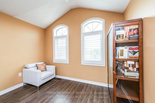 Additional image 11 of 30 Lloyd Cres