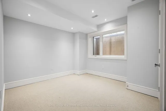 Additional image 33 of 39 Sharron Dr