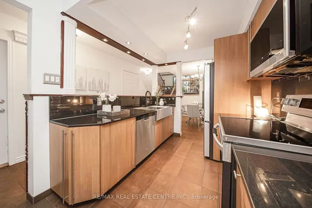 Additional image 12 of 78 Simmons Blvd