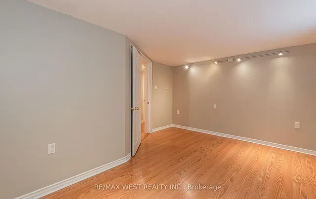 Additional image 32 of 44 Regentview Dr