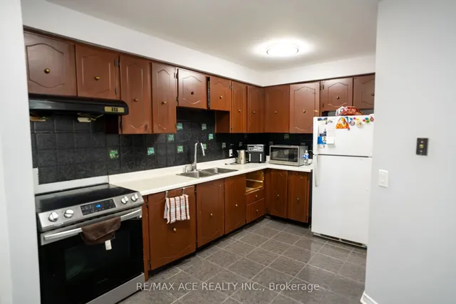 Additional image 11 of 47 John Stoner Dr