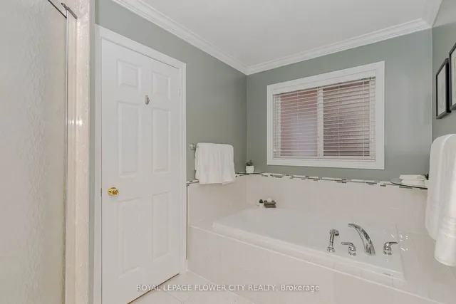 Additional image 17 of 142 Vintage Gate