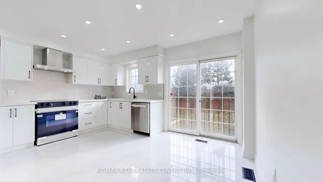 Additional image 8 of 51 Denison Ave