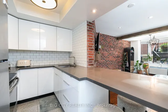 Additional image 12 of 570 Wellington St Unit 12B