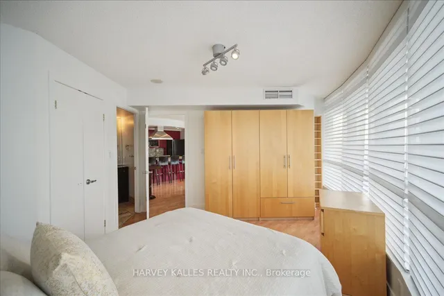 Additional image 30 of 550 Queens Quay Unit 809