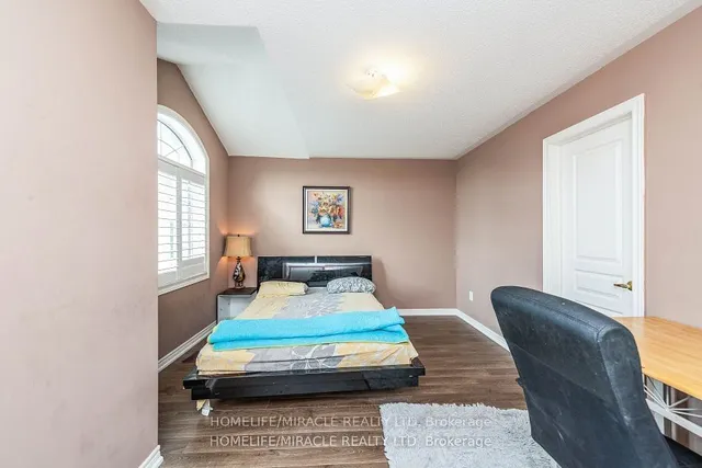 Additional image 12 of 30 Lloyd Cres