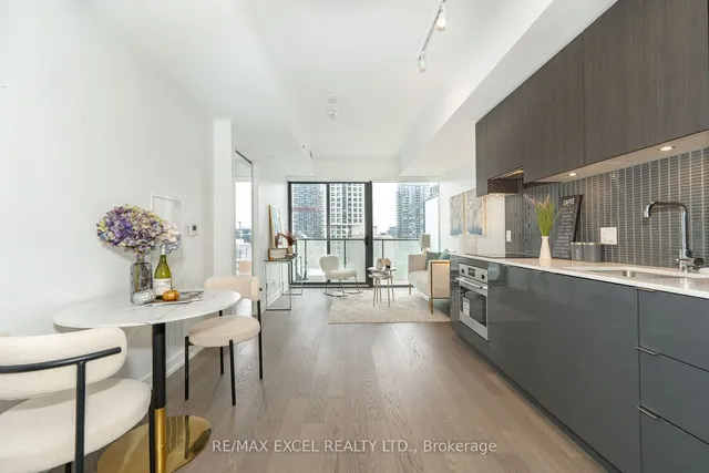 Additional image 6 of 161 Roehampton Ave Unit 1913