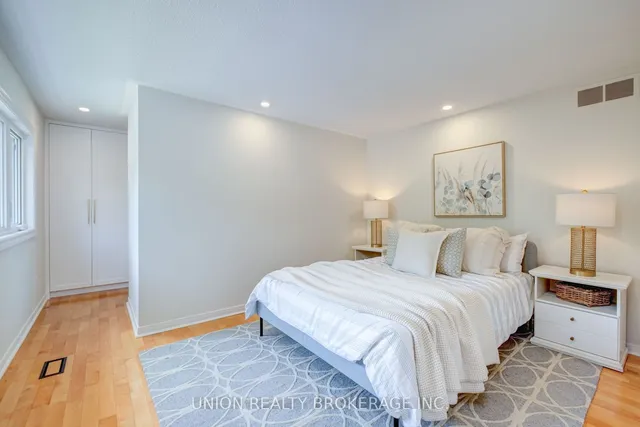 Additional image 18 of 116 Scarboro Cres