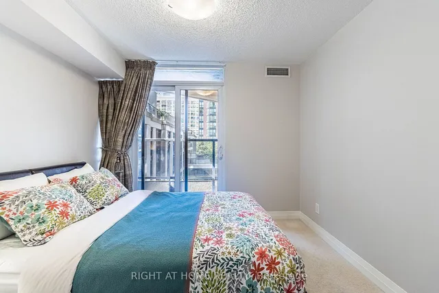 Additional image 16 of 25 Carlton St Unit 406