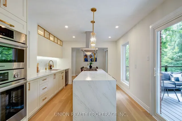 Additional image 12 of 116 Scarboro Cres