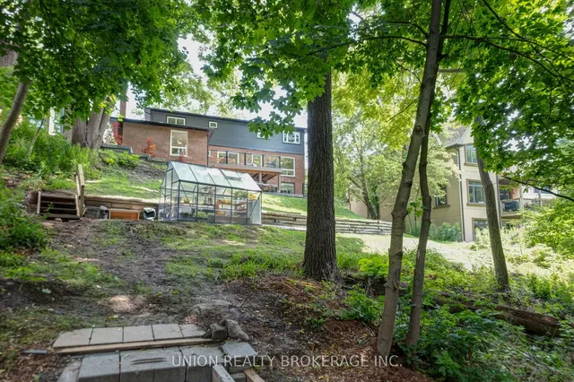 Additional image 39 of 116 Scarboro Cres