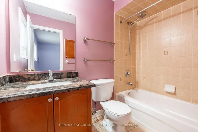 Additional image 33 of 15 Hellyer Ave