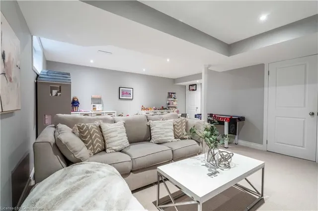 Additional image 43 of 45 Seabreeze Cres Unit 10