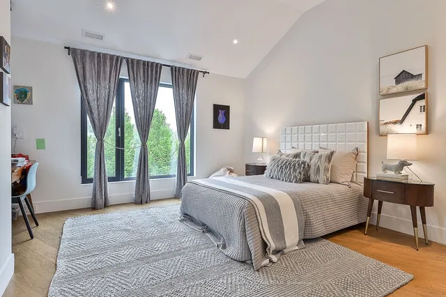 Additional image 31 of 108 Stratford Cres