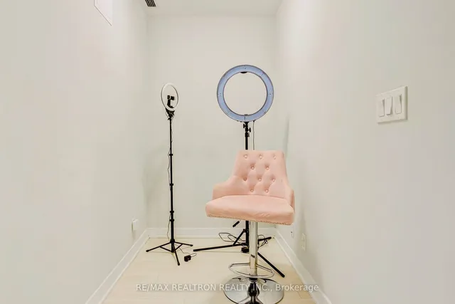 Additional image 7 of 2221 Yonge St Unit 2911