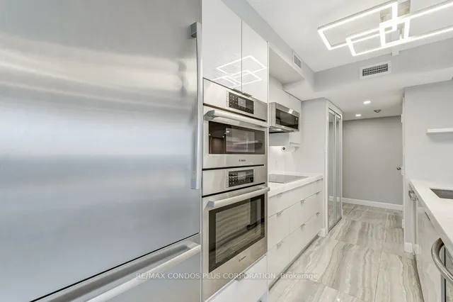 Additional image 12 of 1001 Bay St Unit 3211