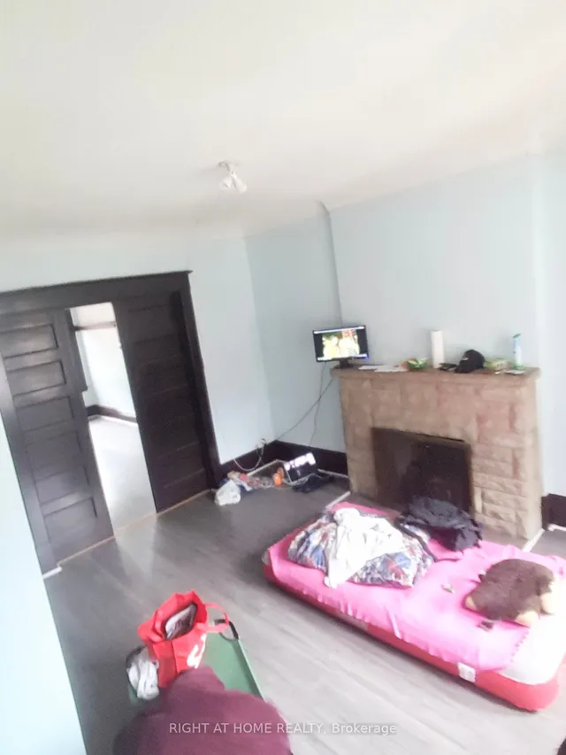 Additional image 15 of 24 Spadina Ave