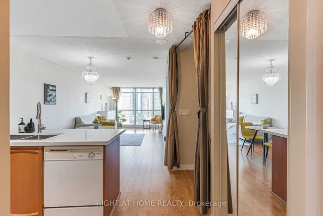 Additional image 10 of 231 Fort York Blvd Unit 1807