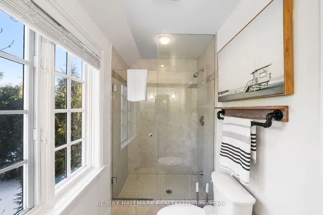 Additional image 25 of 218 Yonge Blvd