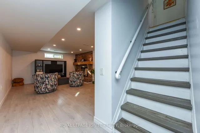 Additional image 32 of 208 Riverplace Cres