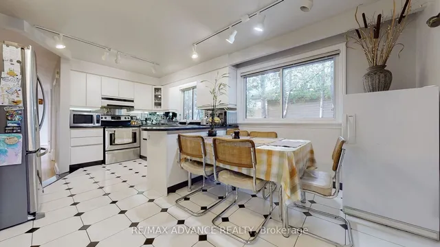 Additional image 17 of 15 Foxwarren Dr