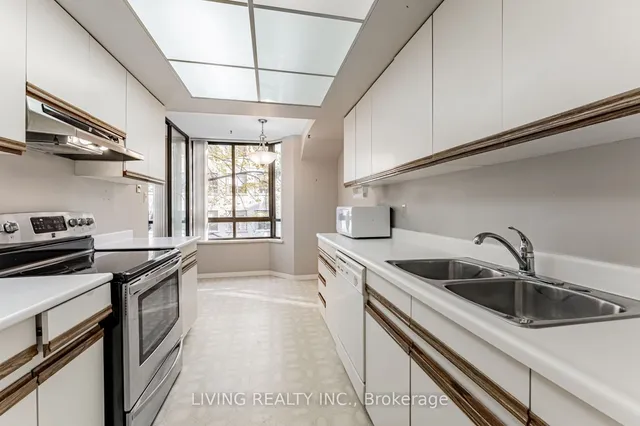 Additional image 2 of 280 Simcoe St Unit 308