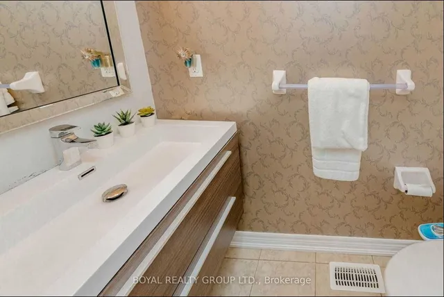 Additional image 21 of 121 Leadership Dr