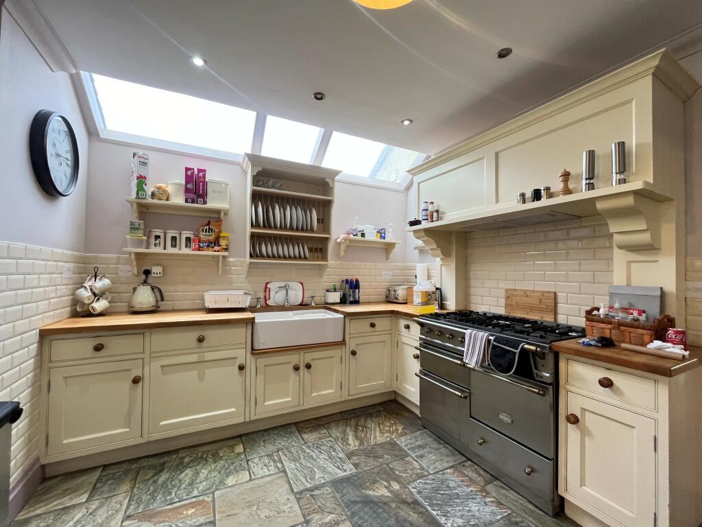 Additional image 3 of Room 7, Holly Lane