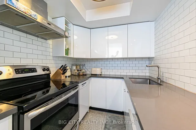 Additional image 14 of 570 Wellington St Unit 12B