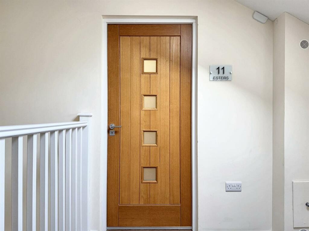 Additional image 3 of High Street, Oakhill