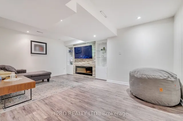 Additional image 29 of 1038 Laurier Ave