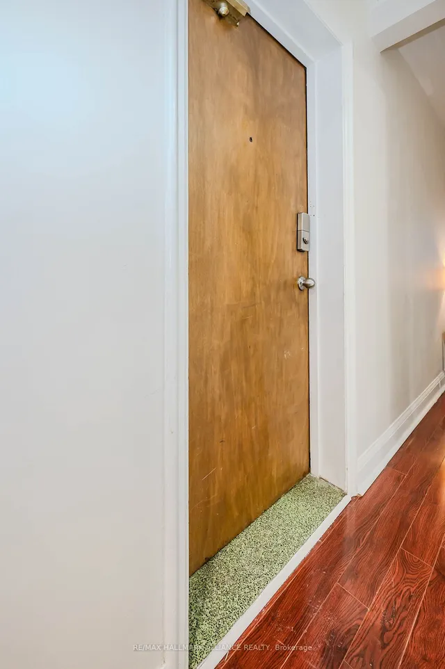 Additional image 20 of 802 KING St Unit 3