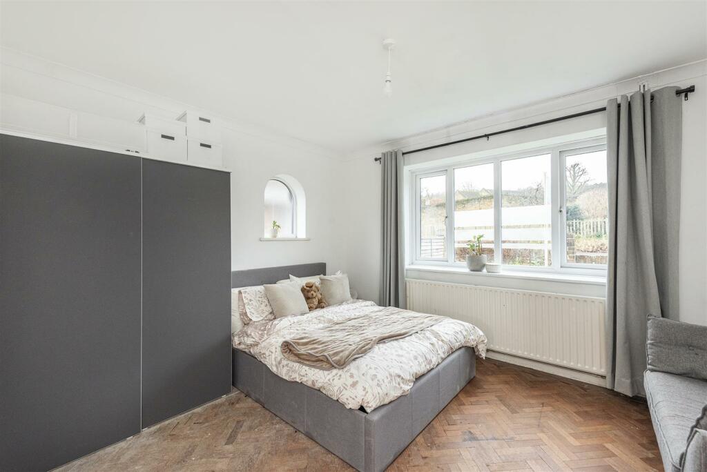 Additional image 9 of Walkers Close, Harpenden