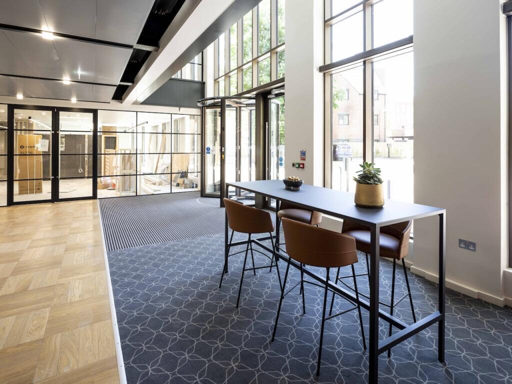 Additional image 4 of 10 Bricket Road, St Albans, St Albans, AL1 3JX