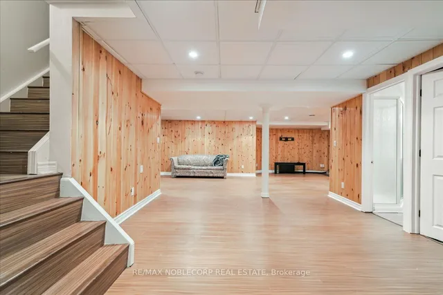 Additional image 36 of 32 Aristocrat Rd