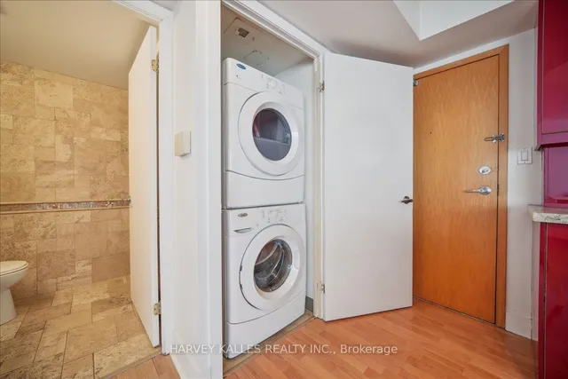 Additional image 6 of 550 Queens Quay Unit 809