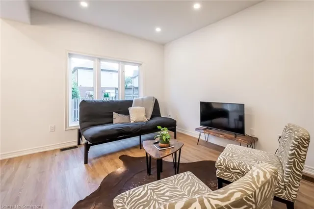 Additional image 5 of 370 Stonehenge Dr Unit 19