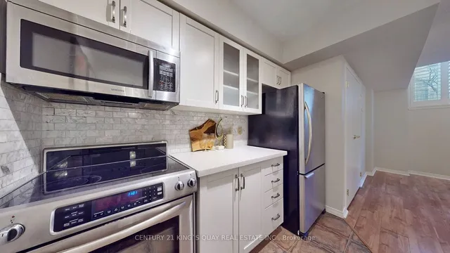 Additional image 20 of 38 Western Battery Rd Unit 612