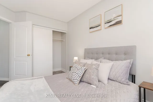 Additional image 32 of 54 COACHLIGHT Cres