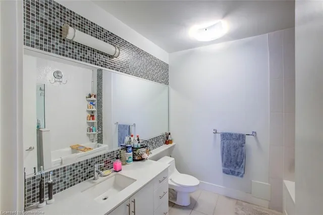 Additional image 25 of 112 Benton St Unit 101