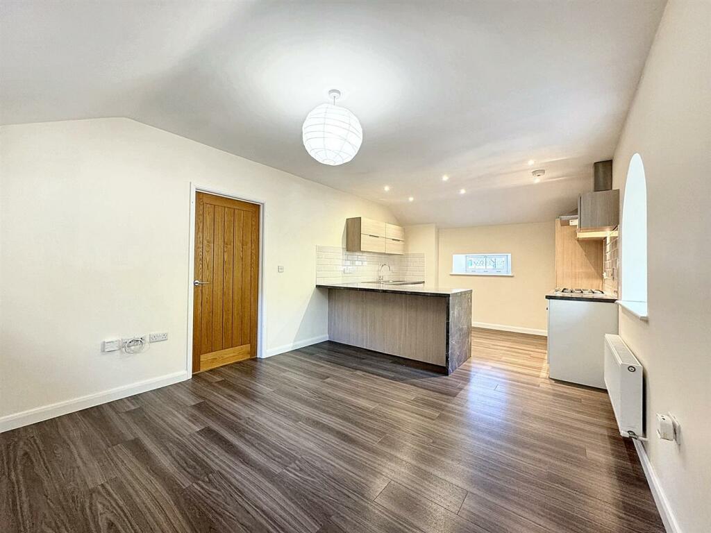 Additional image 8 of High Street, Oakhill